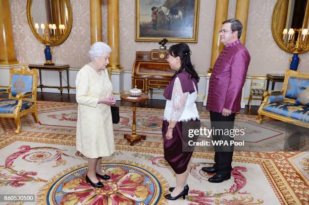 queen elizabeth visit cambodia