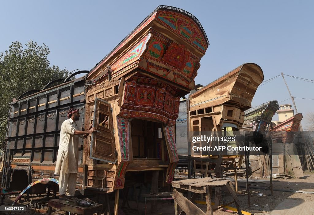 PAKISTAN-CULTURE-TRANSPORT-PAINTING