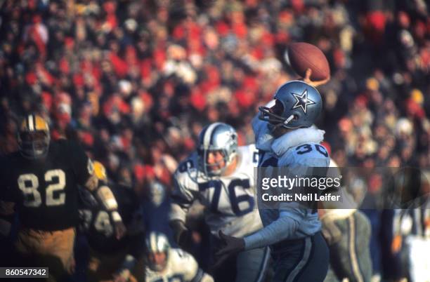Championship: Dallas Cowboys Dan Reeves in action, passing to Lance Rentzel for 53 yard touchdown vs Green Bay Packers at Lambeau Field. The Ice...