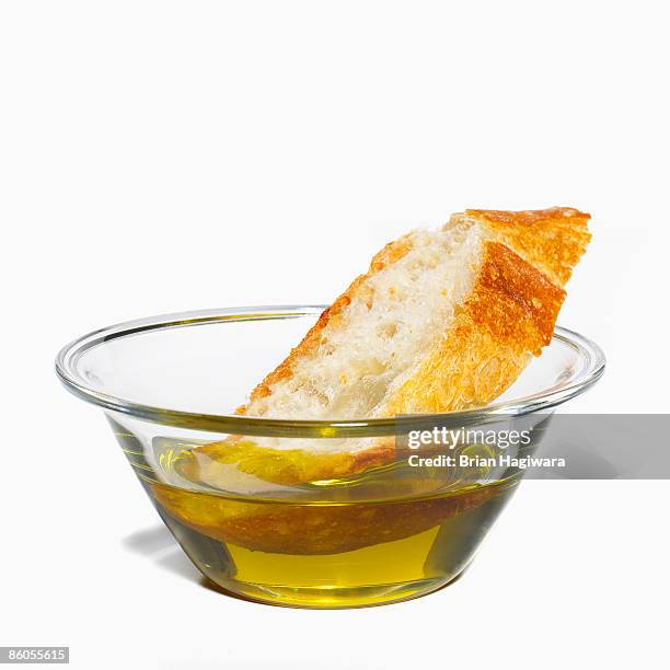 bread and olive oil - olio da tavola foto e immagini stock