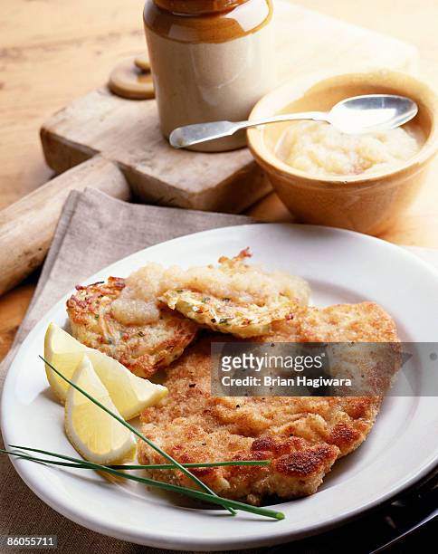 chicken cutlet milanese with potato pancakes - milanese stockfoto's en -beelden