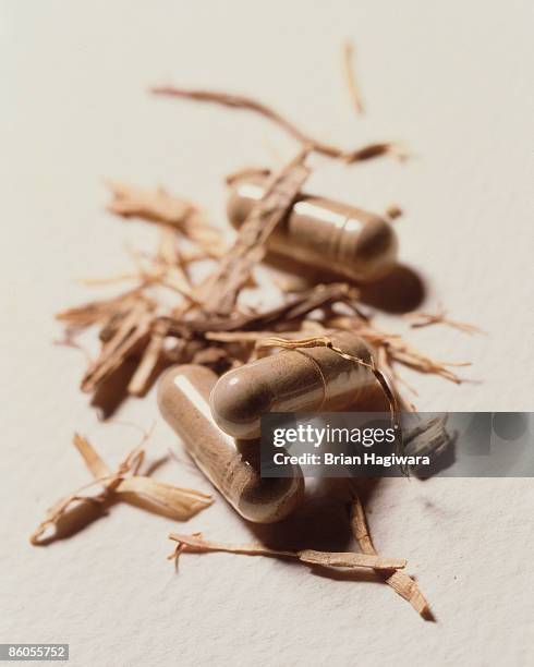 dried kava and capsules - kava kava stock pictures, royalty-free photos & images