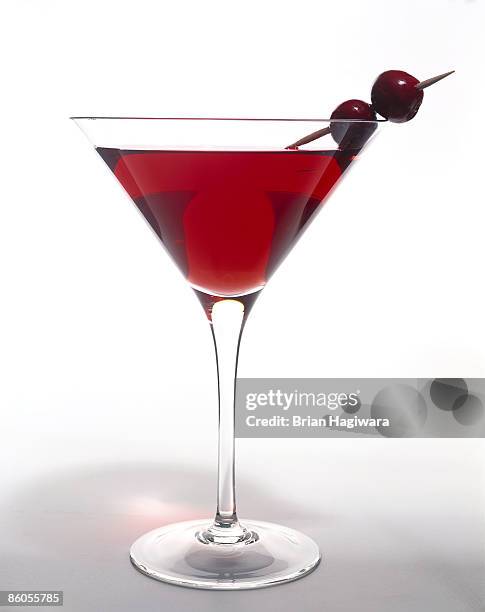 cranberry martini - vaso de martini fotografías e imágenes de stock