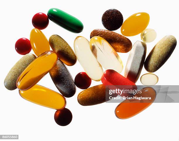 vitamins and supplements - kapsel stock-fotos und bilder