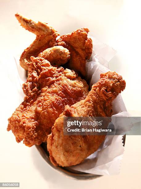 fried chicken - poulet frit photos et images de collection