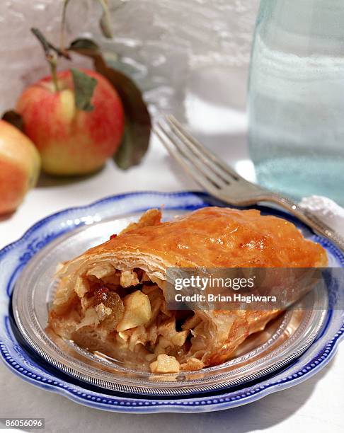 apple strudel - strudel stock pictures, royalty-free photos & images