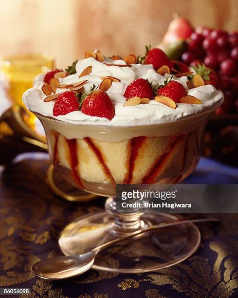 strawberry trifle - trifle stock pictures, royalty-free photos & images