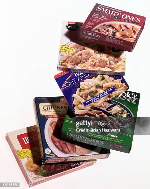 frozen dinners - essen in fertigpackung stock-fotos und bilder