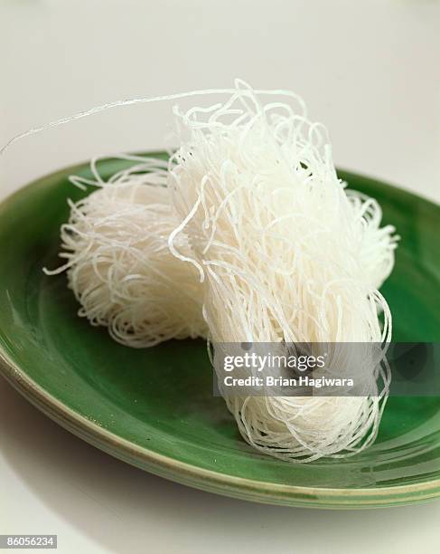 cellophane noodles - macarrão de arroz imagens e fotografias de stock