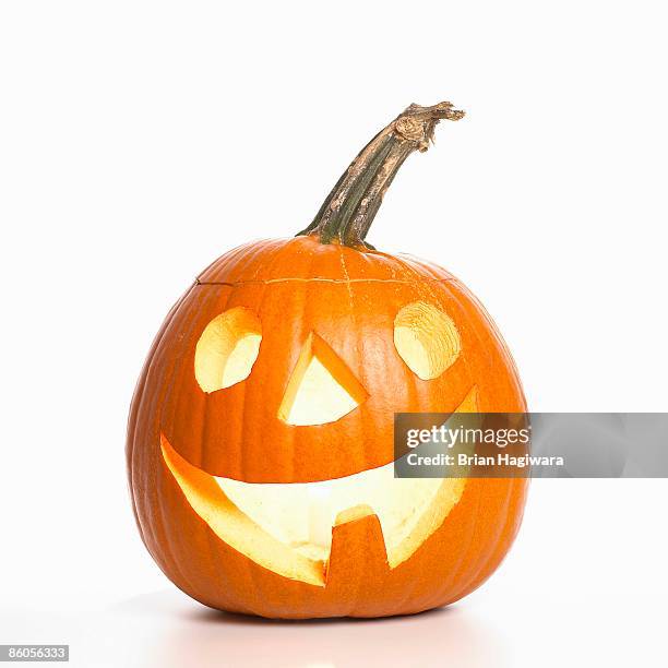 smiling jack-o-lantern - jack o lantern stock-fotos und bilder