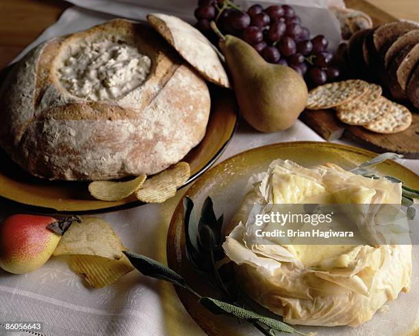 puff pastry with brie and peasant bread with clam dip - stuffing photos et images de collection