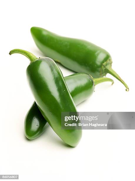 jalapeno peppers on white - jalapeño stockfoto's en -beelden