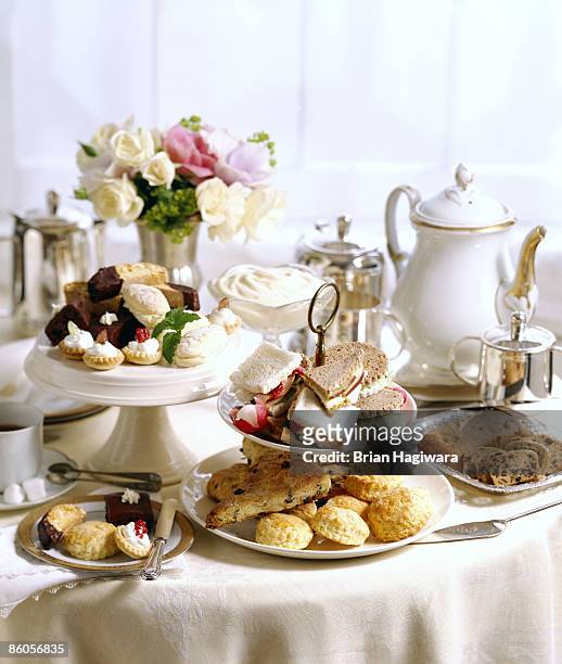 high tea buffet - tea time stockfoto's en -beelden