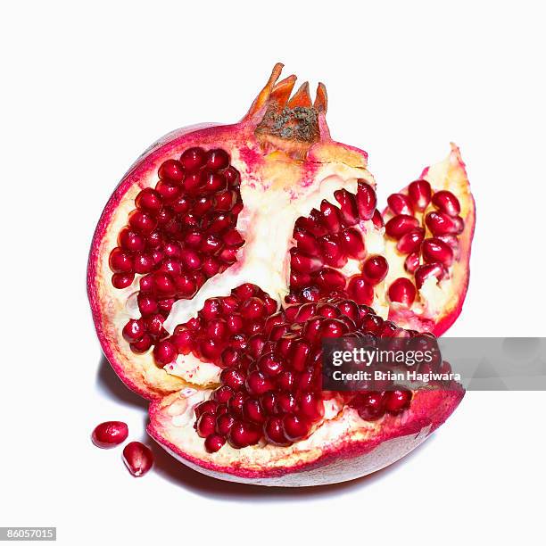 split pomegranate - granatapfel stock-fotos und bilder