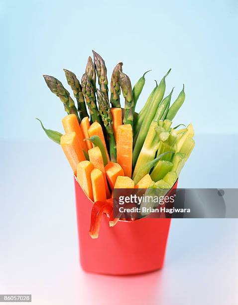 raw vegetables in fast food container - nutrition bildbanksfoton och bilder