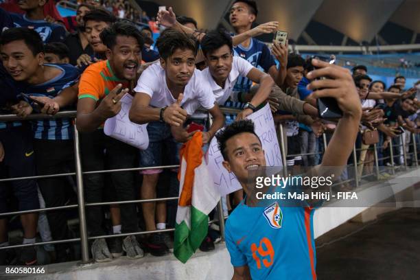 Mohammad Shahjahan of India poses for a selfie with a fans after the FIFA U-17 World Cup India 2017 group A match between Ghana and India at...