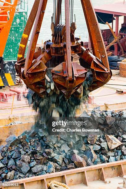 jib unloading a barge, hong kong, china - dredger stock pictures, royalty-free photos & images