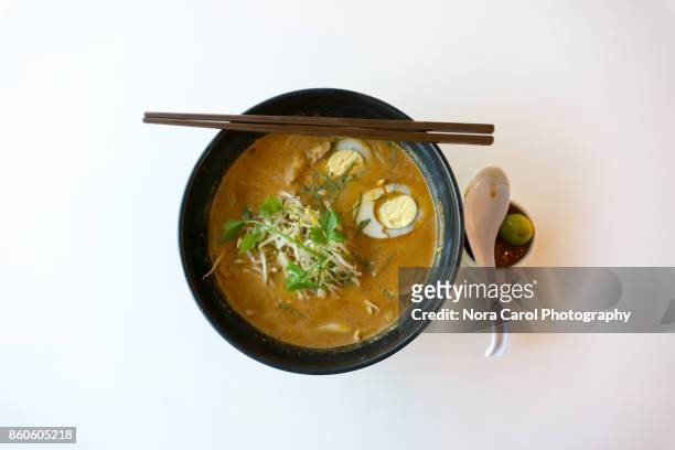 traditional malaysian curry laksa dish - curry soup stock-fotos und bilder