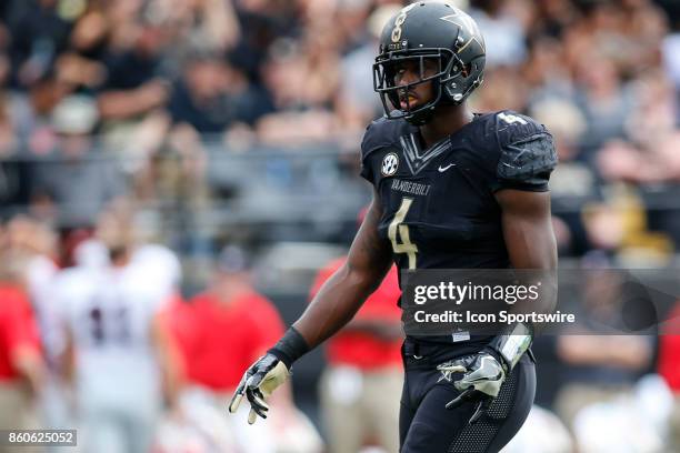 Emmanuel Sy 324 Emmanuel College Football Team Stock Photos, High-Res Pictures, and ...