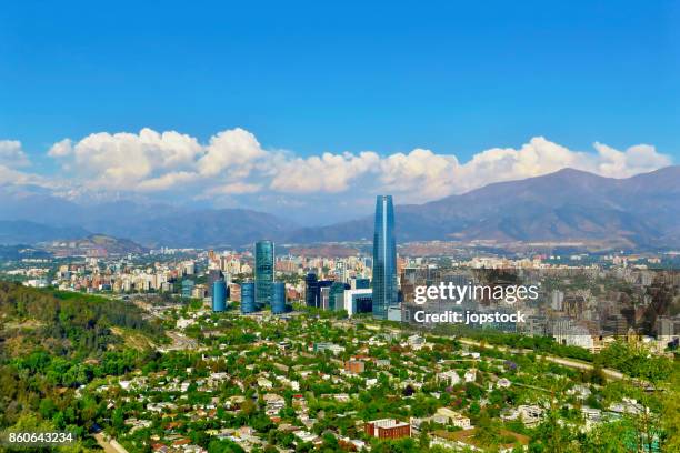 skyline of santiago de chile - chile stock-fotos und bilder