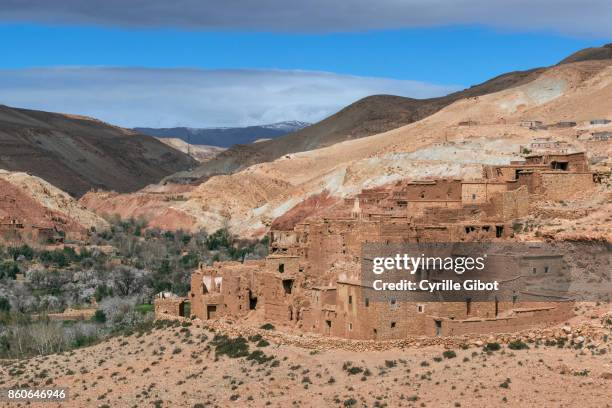 kasbah ruin between ait benhaddou to telouet - kasbah stock pictures, royalty-free photos & images