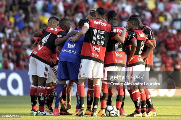 Players of Flamengo get together before the match between Flamengo and Fluminense as part of Brasileirao Series A 2017 at Maracana Stadium on October...
