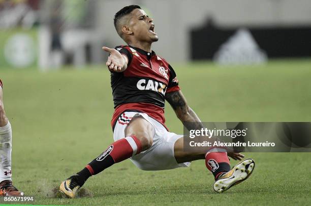 EvertonÂ of Flamengo yells during the match between Flamengo and Fluminense as part of Brasileirao Series A 2017 at Maracana Stadium on October 12,...