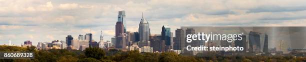 panorama de philadelphia - philadelphia skyline - fotografias e filmes do acervo