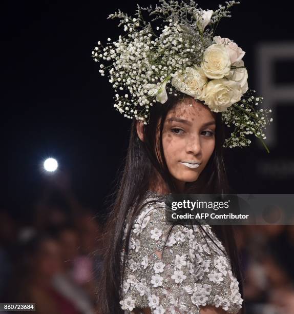 Model presents a creation of Panama's designer Anna Francesca during the Panama Fashion Week in Panama City, on October 12, 2017. / AFP PHOTO /...