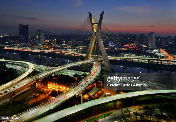 octavio frias de oliveira bridge at dusk - sao paulo, brazil - são paulo stock-fotos und bilder