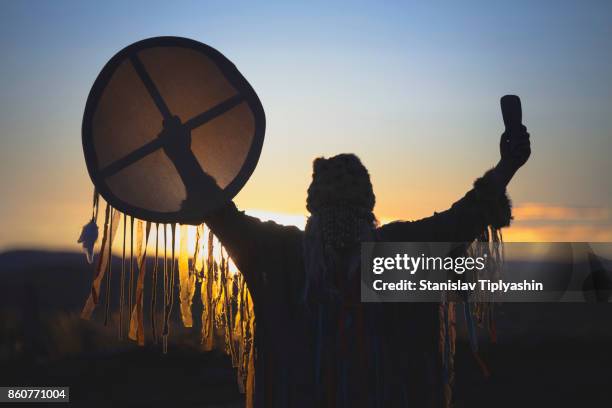 Shaman Rahoojo Siberian Shaman Stock-Fotos und Bilder - Getty Images