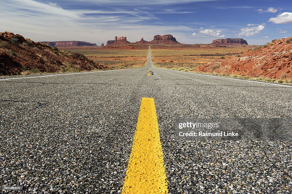 Desert road , Navajo Tribal Park , Monument Valley