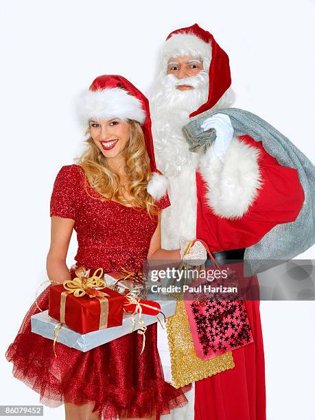 couple dressed as santa claus and mrs claus - mãe natal imagens e fotografias de stock