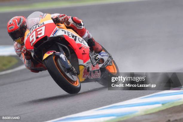 Marc Marquez of Spain and Repsol Honda Team rounds the bend during the MotoGP of Japan - Free Practice at Twin Ring Motegi on October 13, 2017 in...