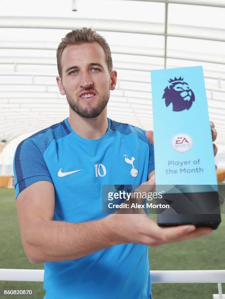 Harry Kane of Tottenham Hotspur poses with the EA SPORTS Player of the Month Award for September 2017 on October 12, 2017 in Enfield, England.