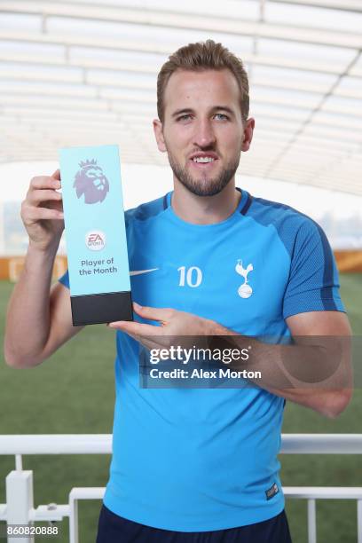 Harry Kane of Tottenham Hotspur poses with the EA SPORTS Player of the Month Award for September 2017 on October 12, 2017 in Enfield, England.