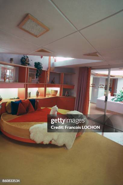 Lit rond dans une chambre de la Maison du Futur érigée par la Fondation Frank Lloyd Wright en Arizona et l'architecte Charles Schiffner en 1979 pour...