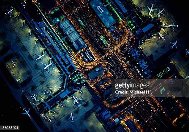 the sky of tokyo international airport(haneda) - tokyo japan night stock pictures, royalty-free photos & images