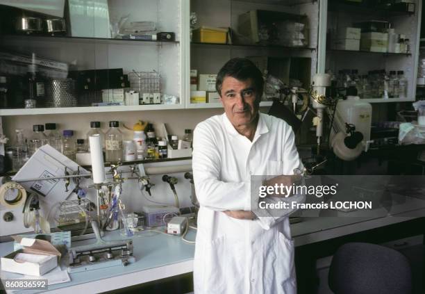 Le professeur Étienne-Émile Baulieu, inventeur de la pilule abortive RU 486, en août 1990 à Paris, France.