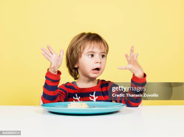 2 year old boy eating breakfast - atelier food stock-fotos und bilder