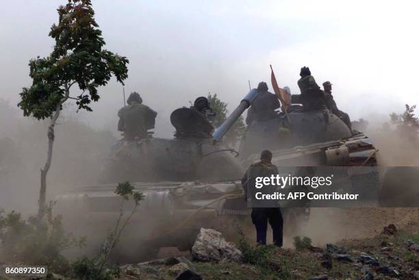 Albanian tanks move towards the Yugoslav border near Morina 28 May 1999 as fighting errupted along the Albanian border between troops of the Kosovo...