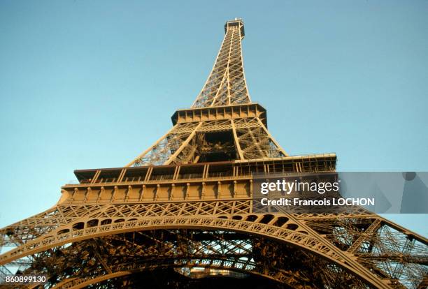 La tour Eiffel en septembre 1977 à Paris, France.