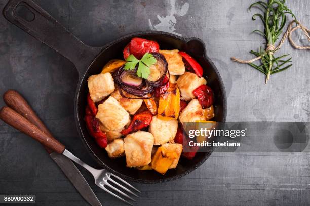 roasted chicken fillet  with bell pepper - kalkonbröst bildbanksfoton och bilder