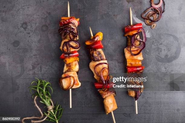 chicken breast and vegetables skewers - kebab stock-fotos und bilder