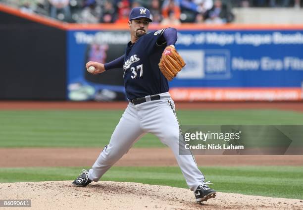 Jeff Suppan of the Milwaukee Brewers pitches against the New York Mets at Citi Field on April 19, 2009 in the Flushing neighborhood of the Queens...