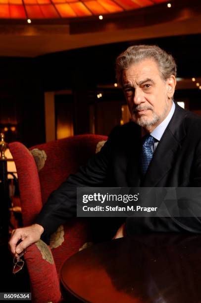 Photo of Placido DOMINGO; Portrait of opera singer at a photocall in the Hotel Vier Jahreszeiten in Munich