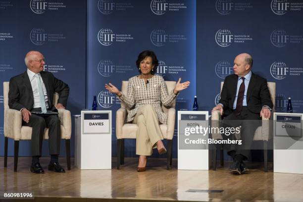 Ana Botin, chairman of Banco Santander SA, center, speaks as Howard Davies, chairman of Royal Bank of Scotland , left, and John Cryan, chief...