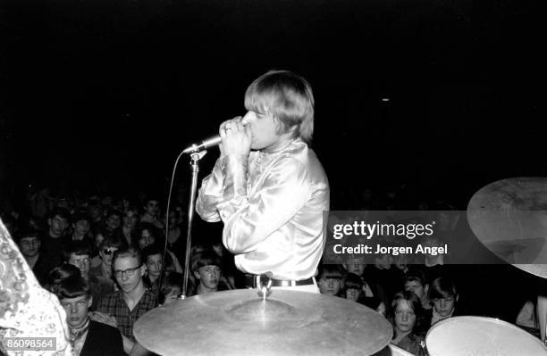 Yardbirds 1967 Photos and Premium High Res Pictures - Getty Images