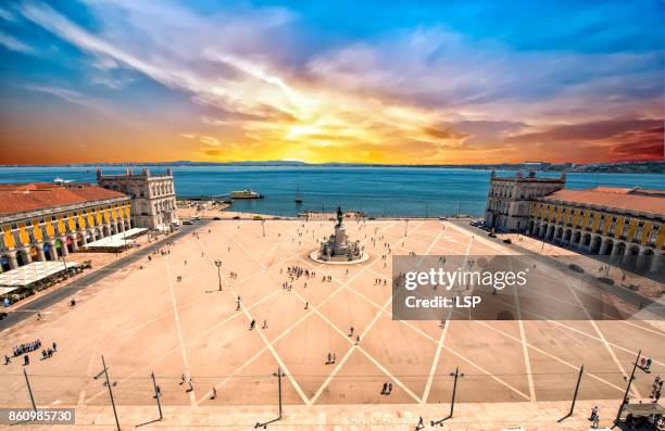 praça do comércio - lisbon - comercio stock-fotos und bilder