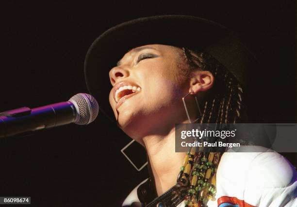 Photo of Alicia KEYS; 26-9-2002 Amsterdam,HMH, Alicia Keys